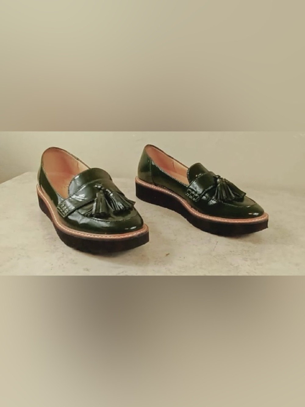 Women’s Naturalizer Patent Green Loafer. 6M - Picture 4 of 6
